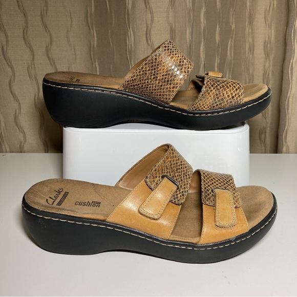 Clarks Shoes - Clarks Collection Soft Cushion Women’s 9 Hook & Loop Adjustable Wedge Slip On